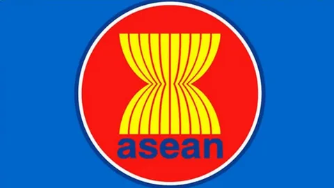 Top Economic Challenges Facing ASEAN in 2025